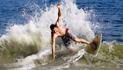 开云电竞平台-德甲火热展开！领头羊稳扎稳打，争冠悬念依旧，德甲顶级球队